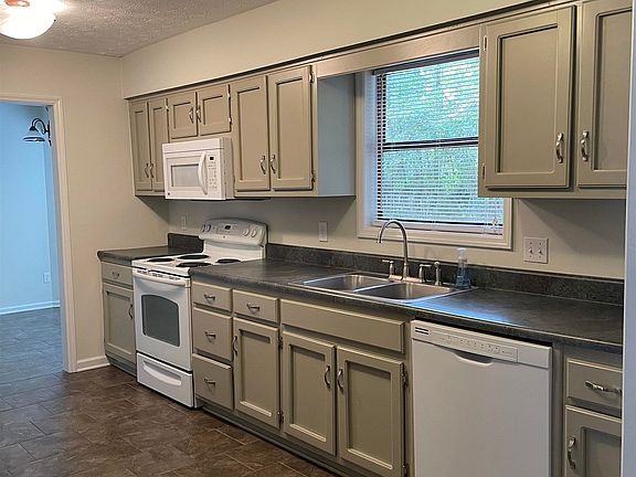 4th image of 220 Shadowood Ln