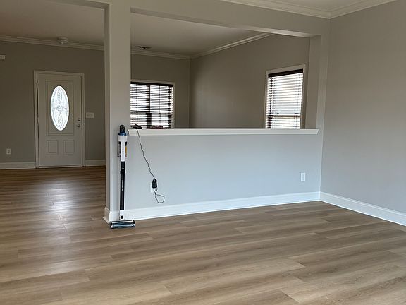 5th image of 101 Silverspring Pl