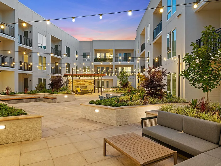 La Via Apartments — Photo 30