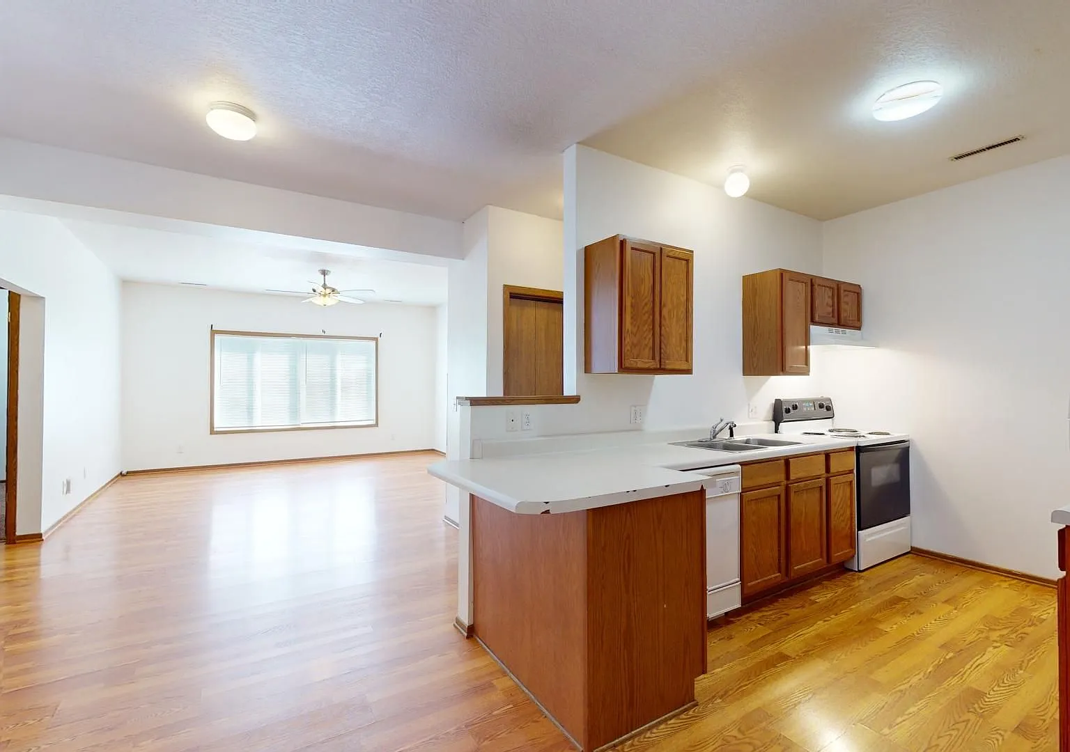 4525 Steinbeck St — Photo 3
