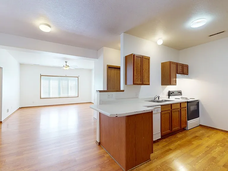4525 Steinbeck St — Photo 3