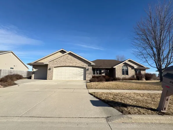 1002 Sarah Miles Ln, Manitowoc, WI 54220