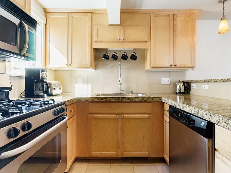416 11th Ave E #A — Photo 7