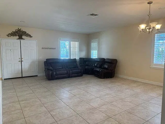 4 bed, 3.0 bath, 3406 sqft, $3,950 — Photo 2