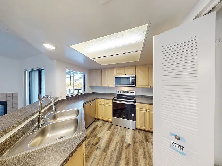 Inlet Bay at Gateway — Photo 129