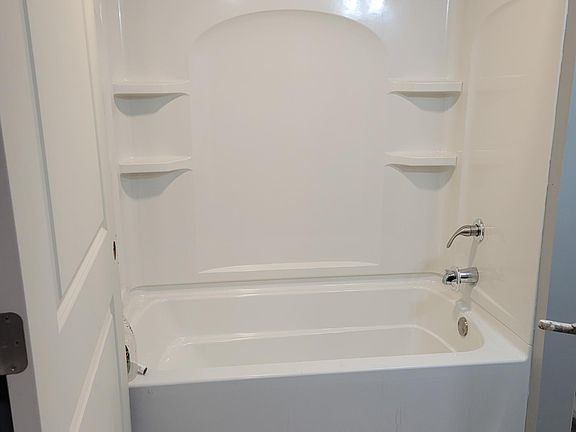2nd image of 2515 Duncan St
