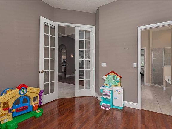 4th image of 1065 Shadowmoss Cir