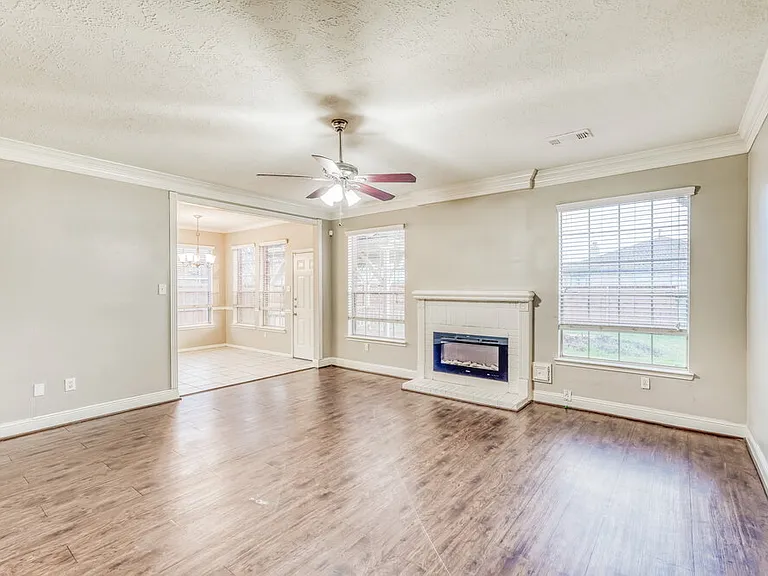 15303 Goodman St — Photo 5