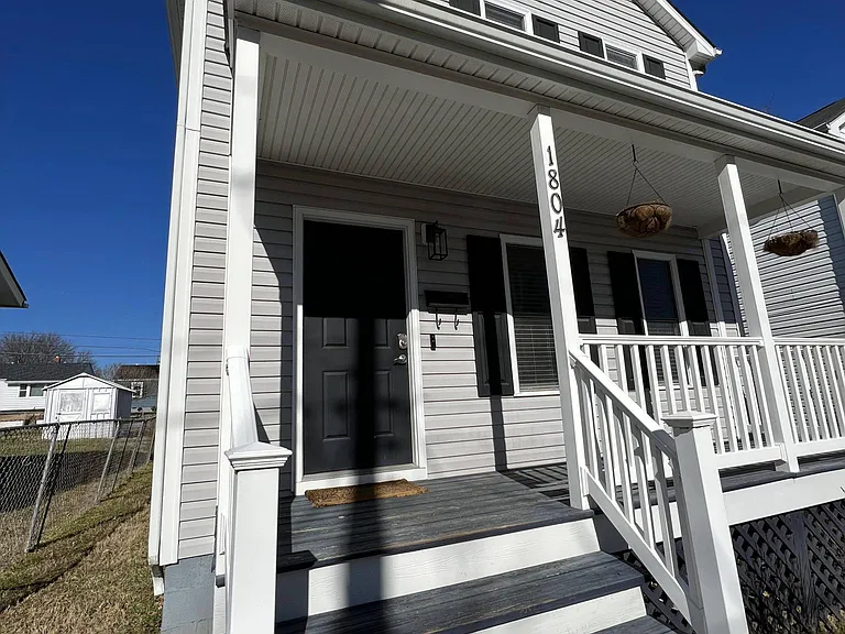 1804 Powhatan St — Photo 2