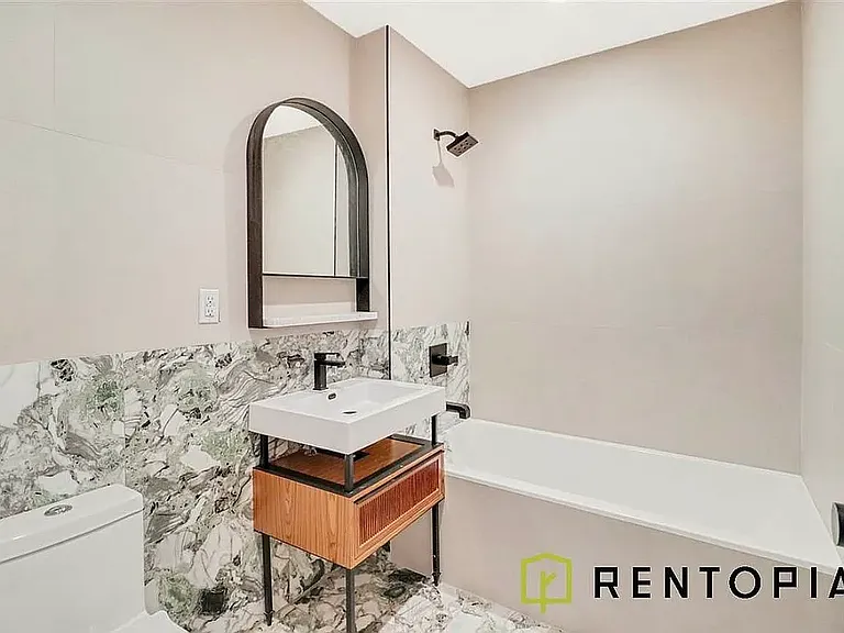 322 Graham Ave #2B — Photo 6