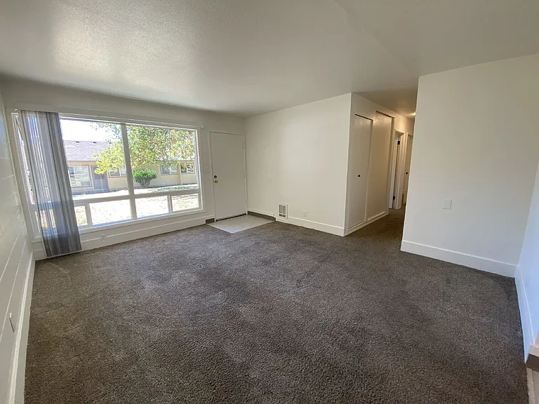 757 NE Alameda Ave — Photo 7
