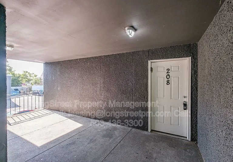 208 5th Ave SE #208 — Photo 7
