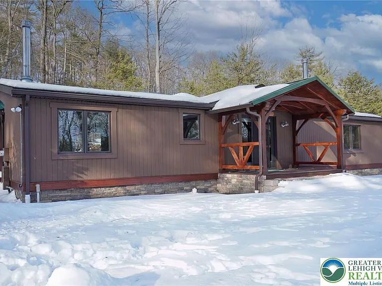 371 Green Tree Dr — Photo 1