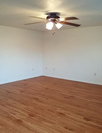 Living Room (2)
