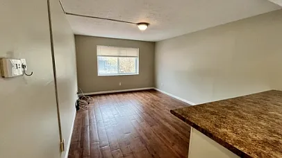 1662 Summit St #A — Photo 2