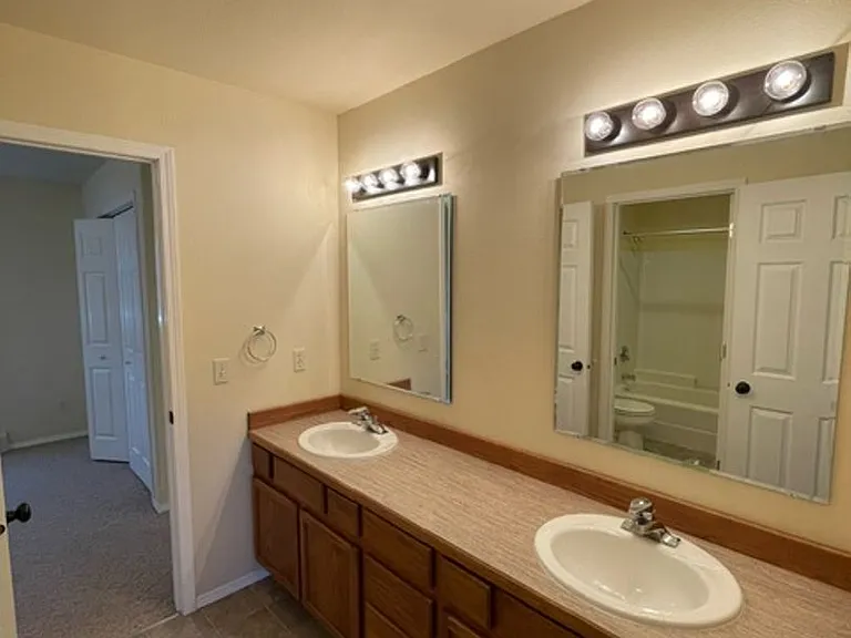 1308 W Babcock St #D — Photo 21