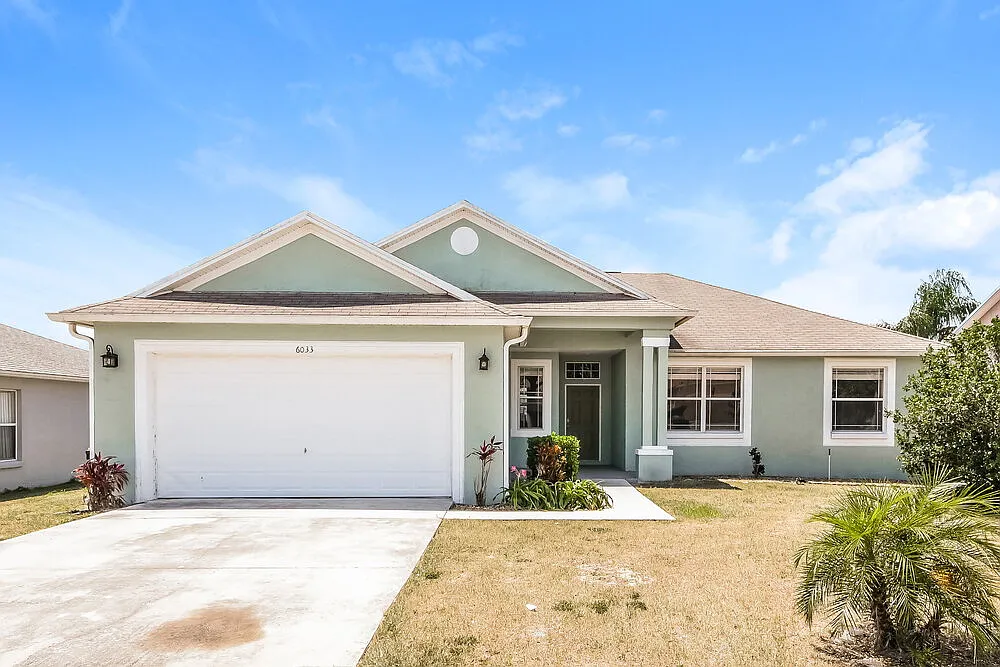 3 bed, 2.0 bath, 1862 sqft, $1,995 — Photo 1