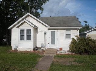 304 S 4th St, Indianola, IA 50125