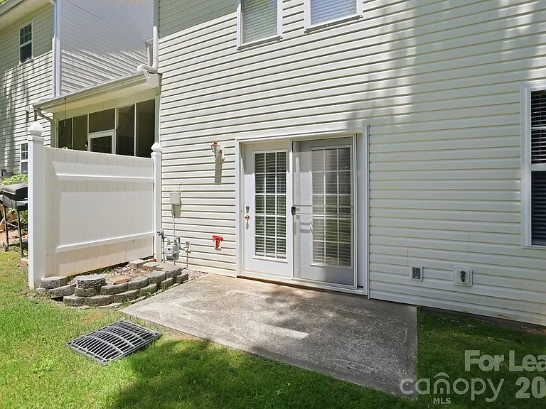 10781 Essex Hall Dr — Photo 32