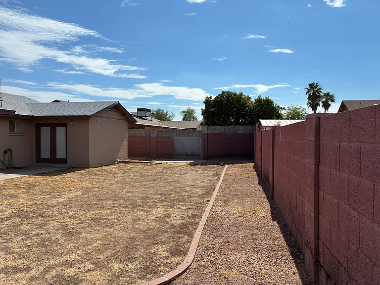 602 W Wickieup Ln — Photo 33