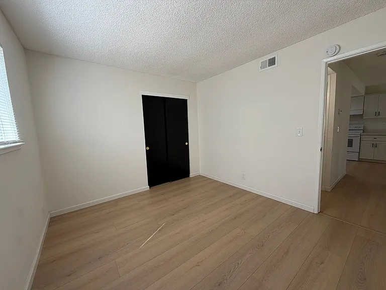 5061 Shell St — Photo 8