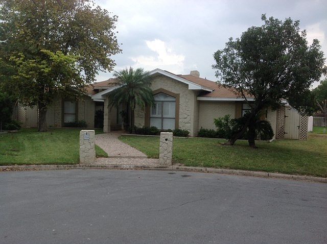 1st image of 120 W Kerria Ave