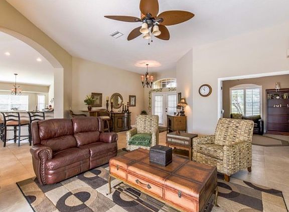 4th image of 38 Clubhouse Ct