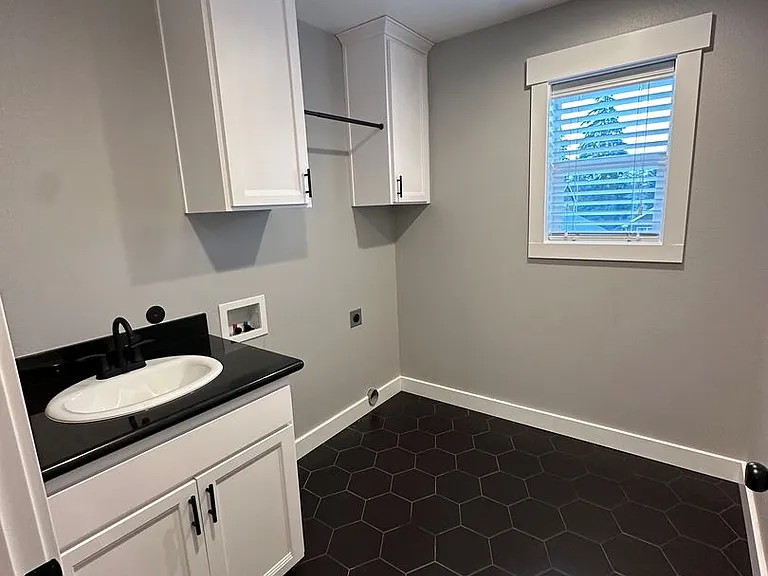 1670 Westwind Cir — Photo 15