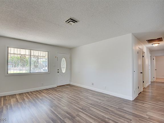 4th image of 304 Elliott Ave