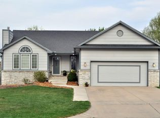128 S Elm Ct, Andover, KS 67002