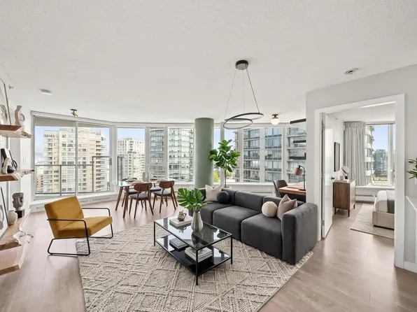 689 Abbott St #2202, Vancouver, BC V6B 0J2