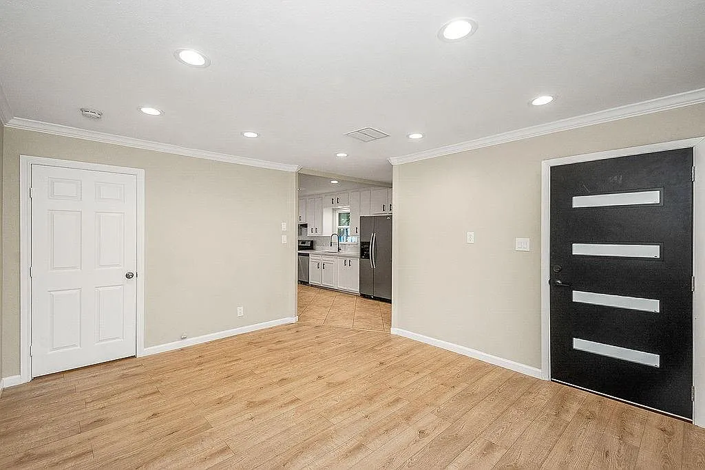 3 bed, 2.0 bath, 1622 sqft, $2,300 — Photo 3