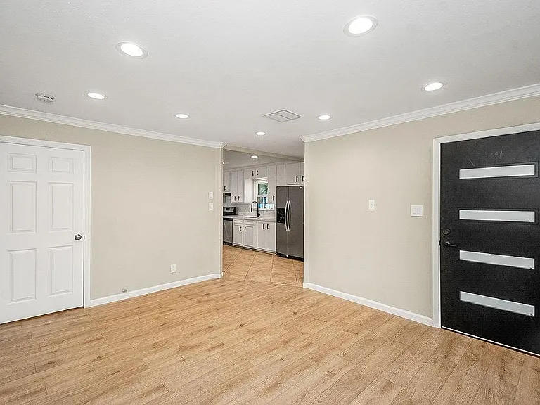 5037 W 43rd St — Photo 3