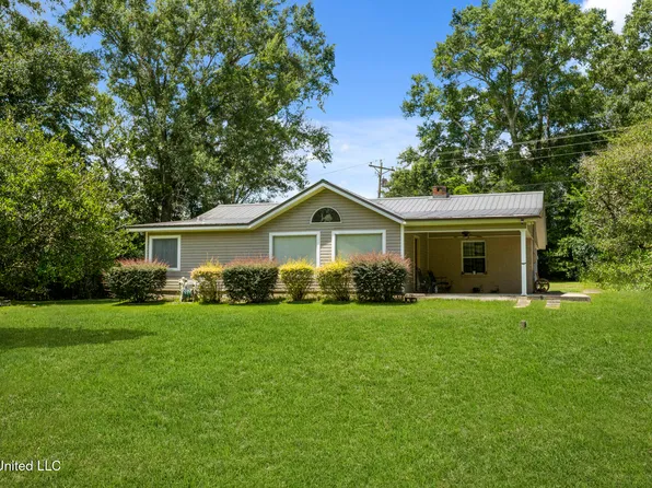 109 Charwood Dr, Poplarville, MS 39470