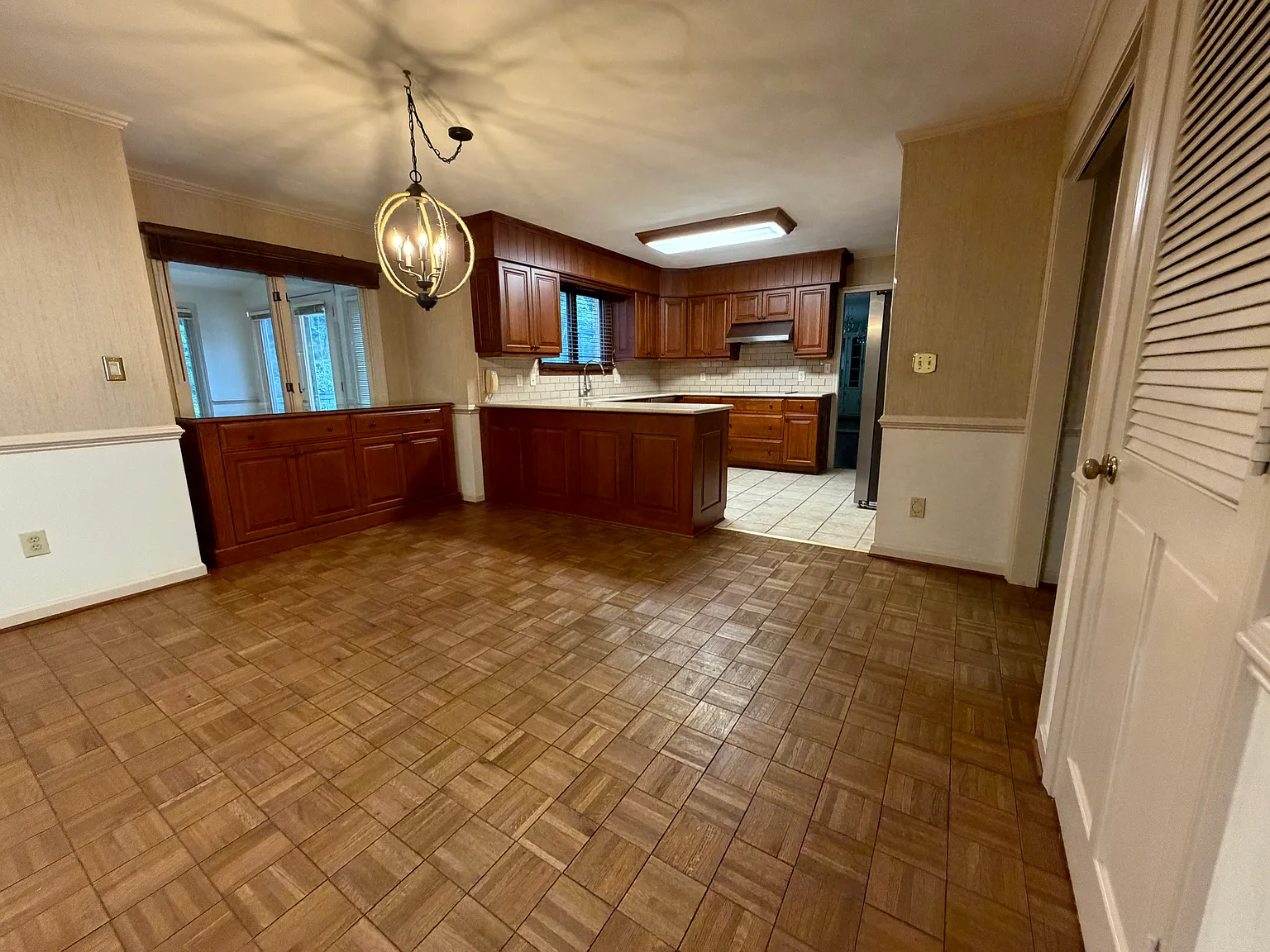 4 bed, 3857 sqft, $2,800 — Photo 3