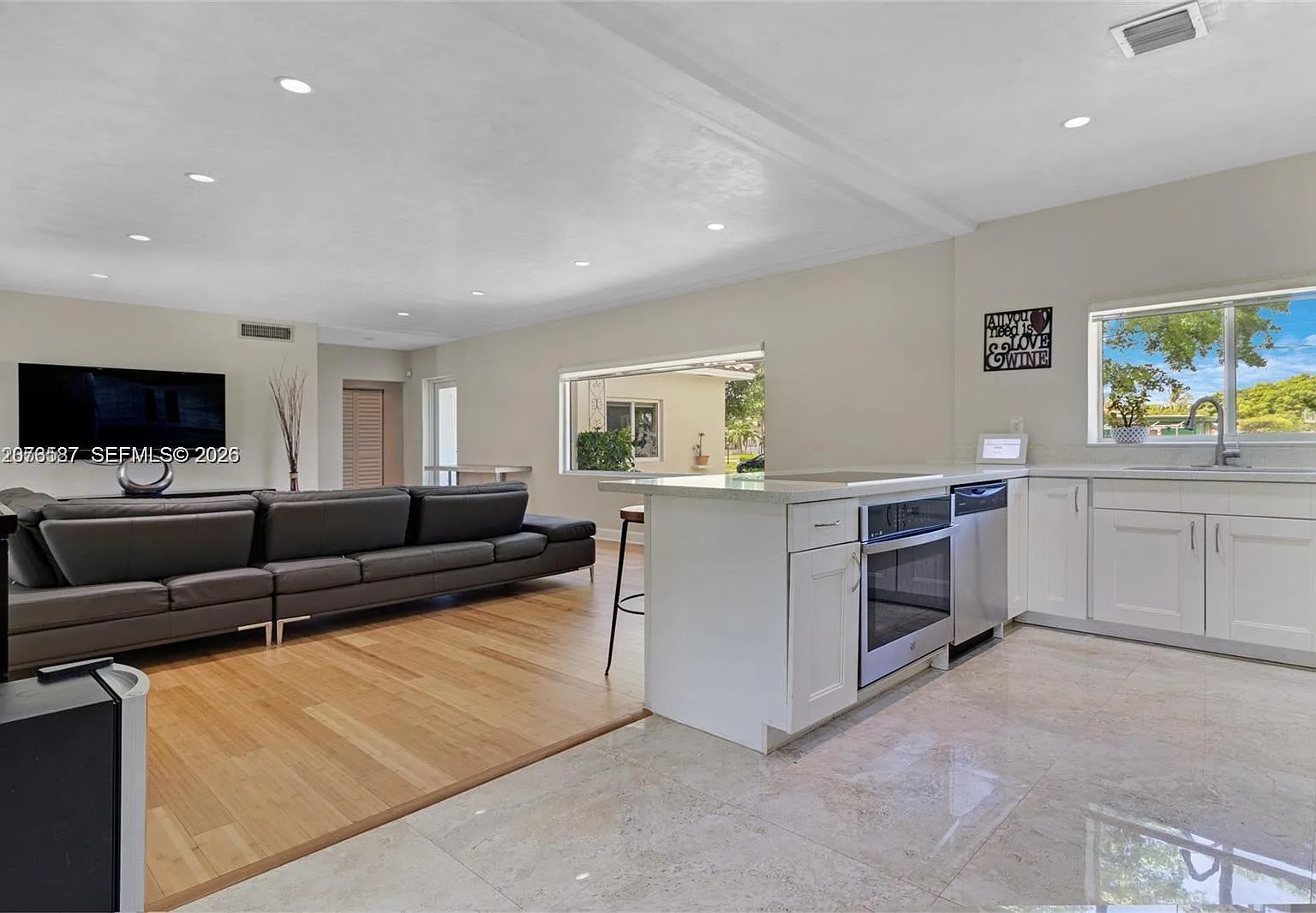 3 bed, 2084 sqft, $6,000 — Photo 4