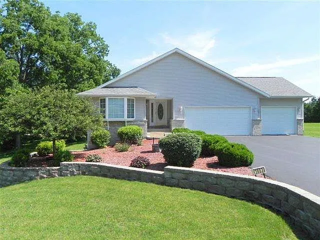 1683 Edgewood Dr photo 1