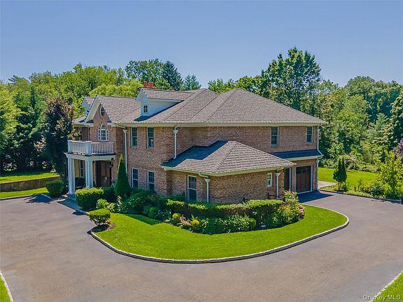 4th image of 640 Bryant Avenue