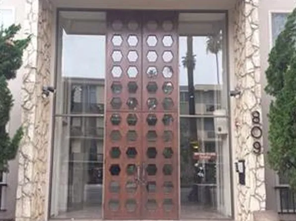 809 S Bundy Dr APT 303, Los Angeles, CA 90049