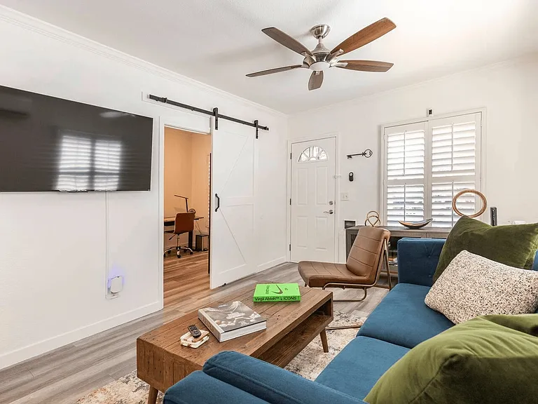 1071 Newport Ave — Photo 13