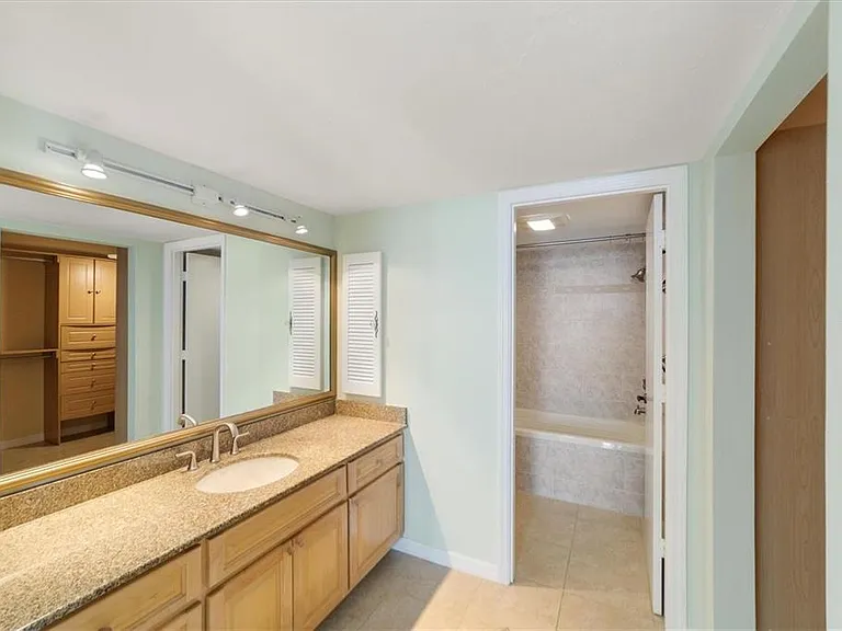 1111 N Gulfstream Ave #16C — Photo 22