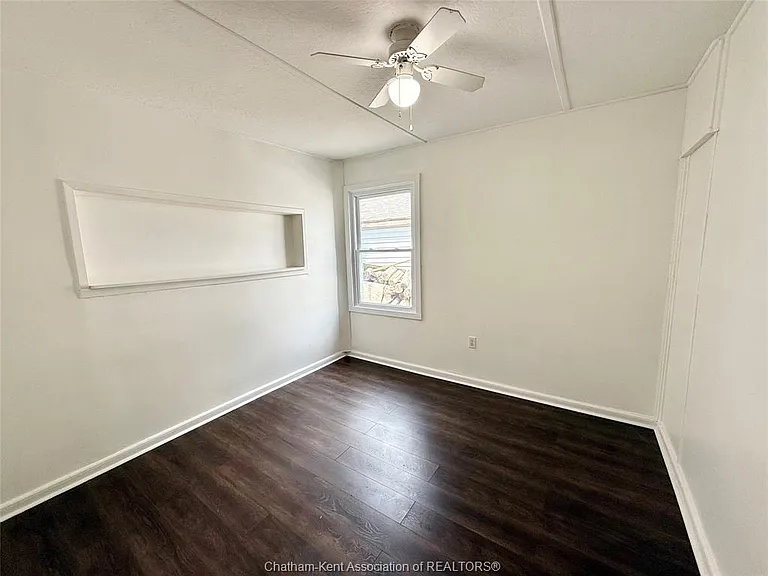 20 McNaughton Ave — Photo 15