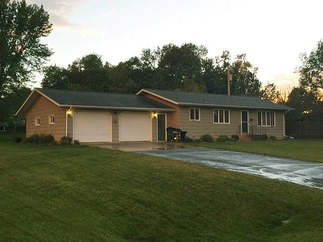 1st image of 445 Shorewood Dr