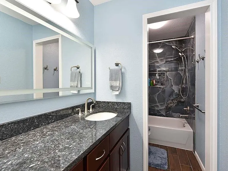 22121 Atwater Canyon Ln — Photo 17