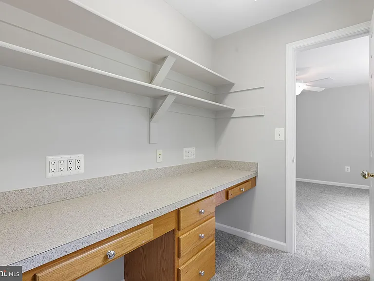 100 Spyglass Ln — Photo 32