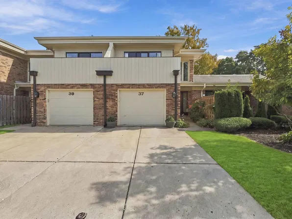 37 Sorrento Dr #37, Palos Heights, IL 60463