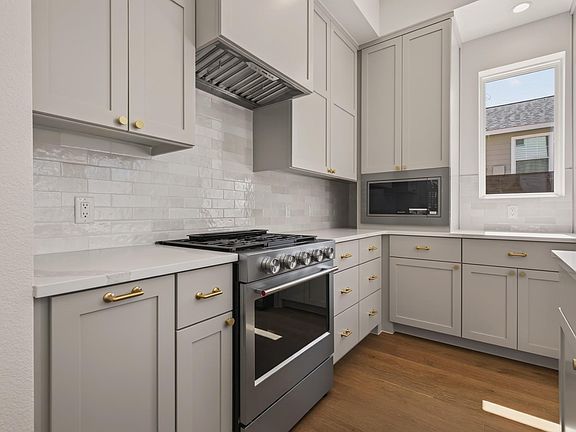 4th image of 1410 Perez St #1