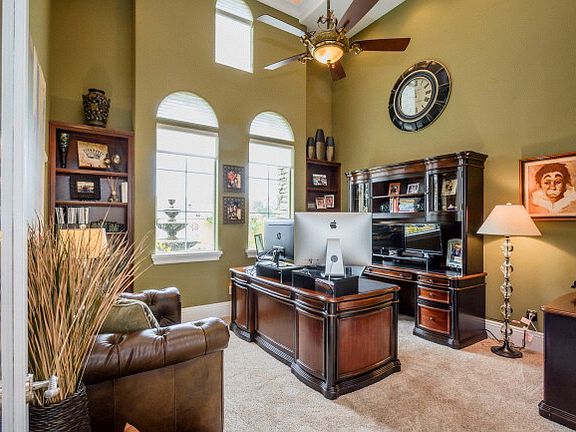 5th image of 10 White Oak Ct