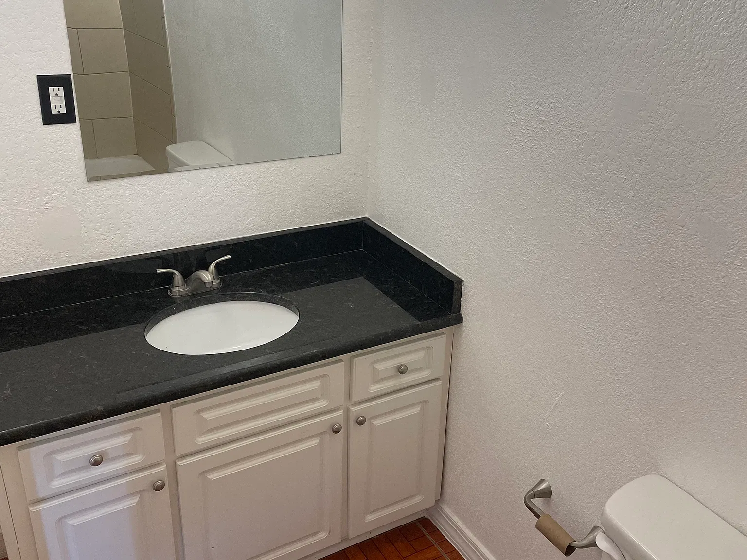 Studio, 400 sqft, $1,148 — Photo 1