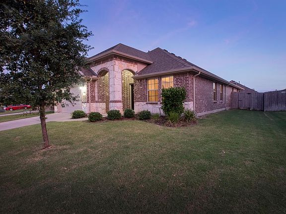 3rd image of 1509 Castle Creek Dr